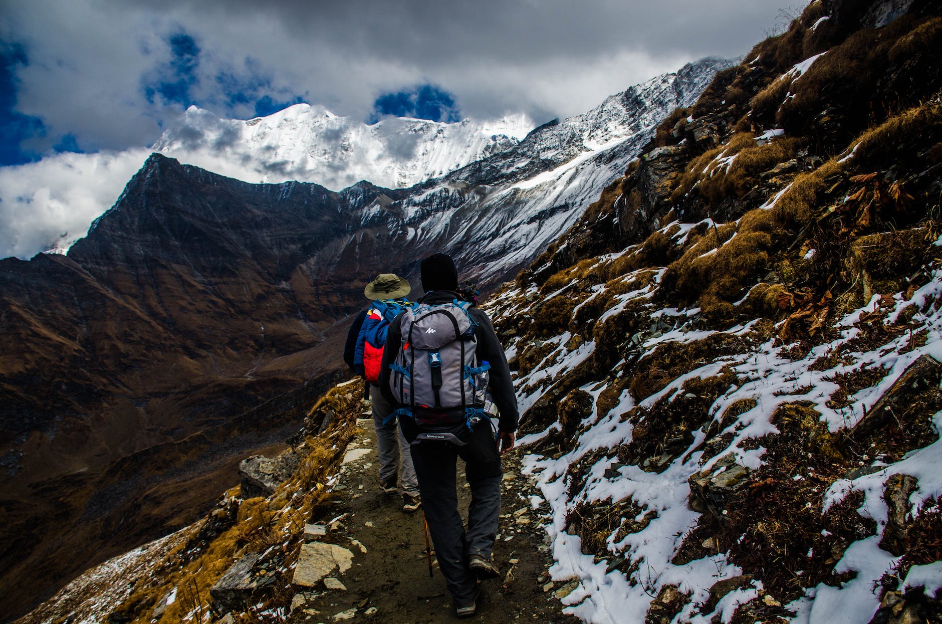 Mastering Minimalist Trekking: Your Guide to Lighter, Eco-Friendly Adventures